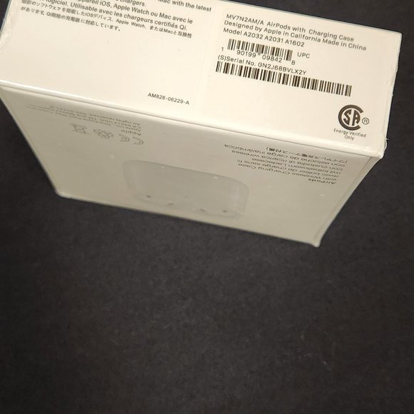 Apple Airpods 2 Generation w/ charging case - Picture 3 of 4